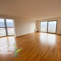 Prodaje se lux trosoban stan na Gorici C | Podgorica