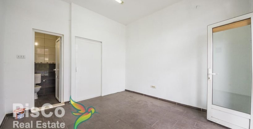 Izdaje se poslovni prostor na dva nivoa u Bloku 9 | Podgorica