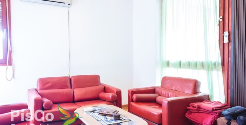 Izdaje se trosoban stan u Bloku 5