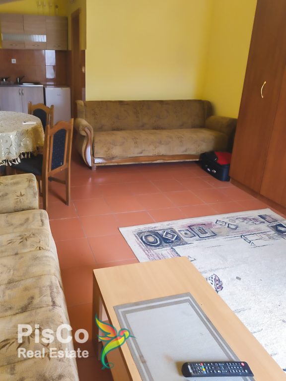 Izdaje se garsonjera u sklopu kuće u Dalmatinskoj ulici