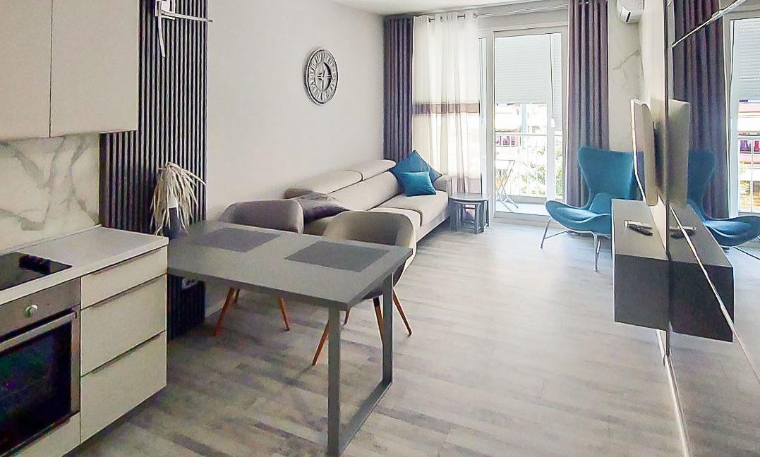 Izdaje se dvosoban stan 68m2-Pobrežje (3 of 10)