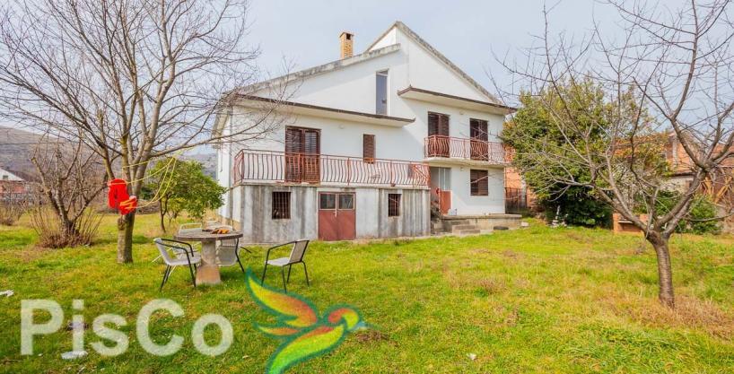 Kuća sa velikim dvorištem na 10 min od Delte