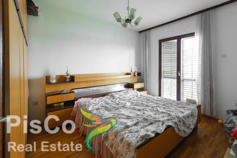 Kvalitetno gradjena kuća u mirnom kraju sa placem od 1300m2 (6 of 13)