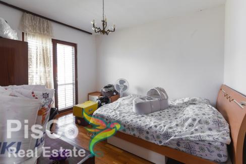 Kvalitetno gradjena kuća u mirnom kraju sa placem od 1300m2 (8 of 13)