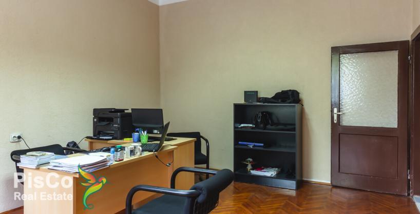 Izdaje se poslovni prostor u centru 27m2