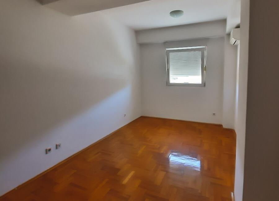 Prazan dvosoban City kvart-24