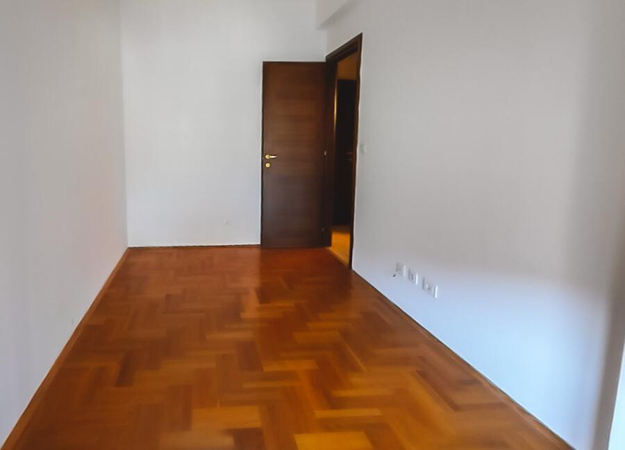 Prazan dvosoban City kvart-855