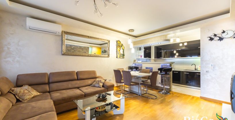 Dvosoban stan u City Kvartu za prodaju sa garažom i ostavom | Podgorica