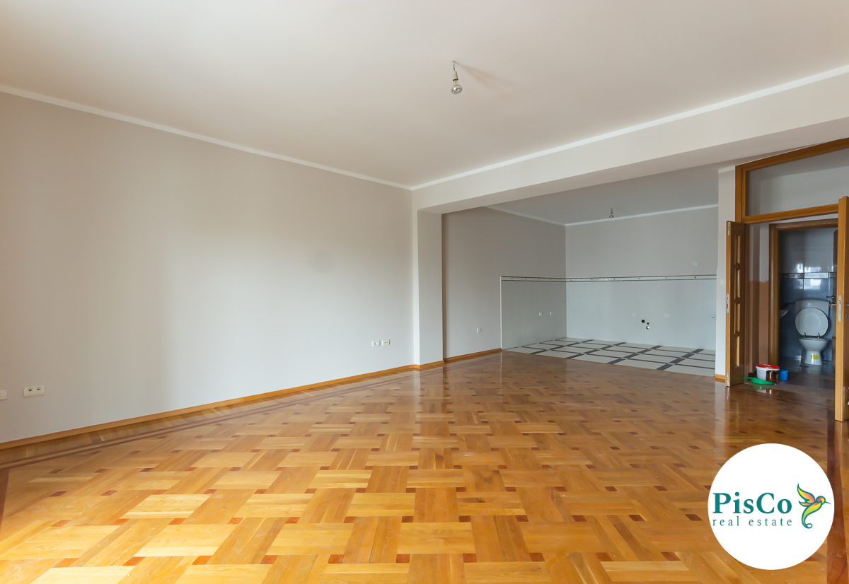 Empty four-room apartment for rent in Pobrežje, 157m2