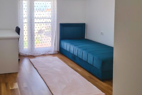 Dvosoban Ljubovic sa garazom (2 of 8)