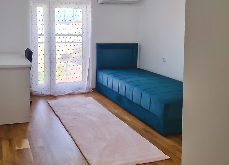 Dvosoban Ljubovic sa garazom (2 of 8)