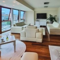 Izdaje se lijep moderan četvorosoban stan kod hrama 125m2