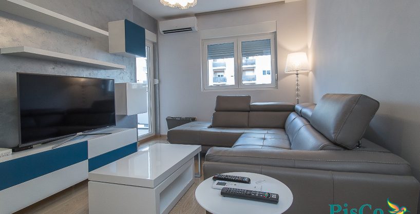 Izdaje se odličan jednosoban stan 50m2 sa garažnim mjestom  u City Kvartu