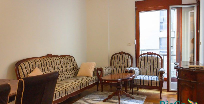 Izdaje se jednosoban stan 40m2 sa garažnim mjestom na Pobrežju