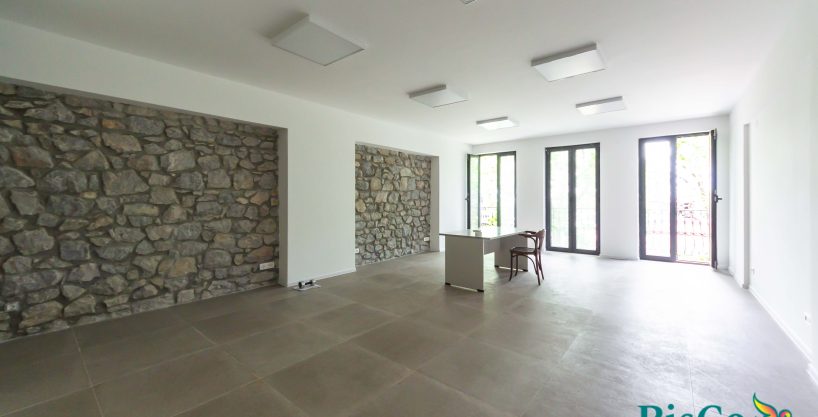 Izdaje se odličan poslovni prostor 120m2 u samom centru grada