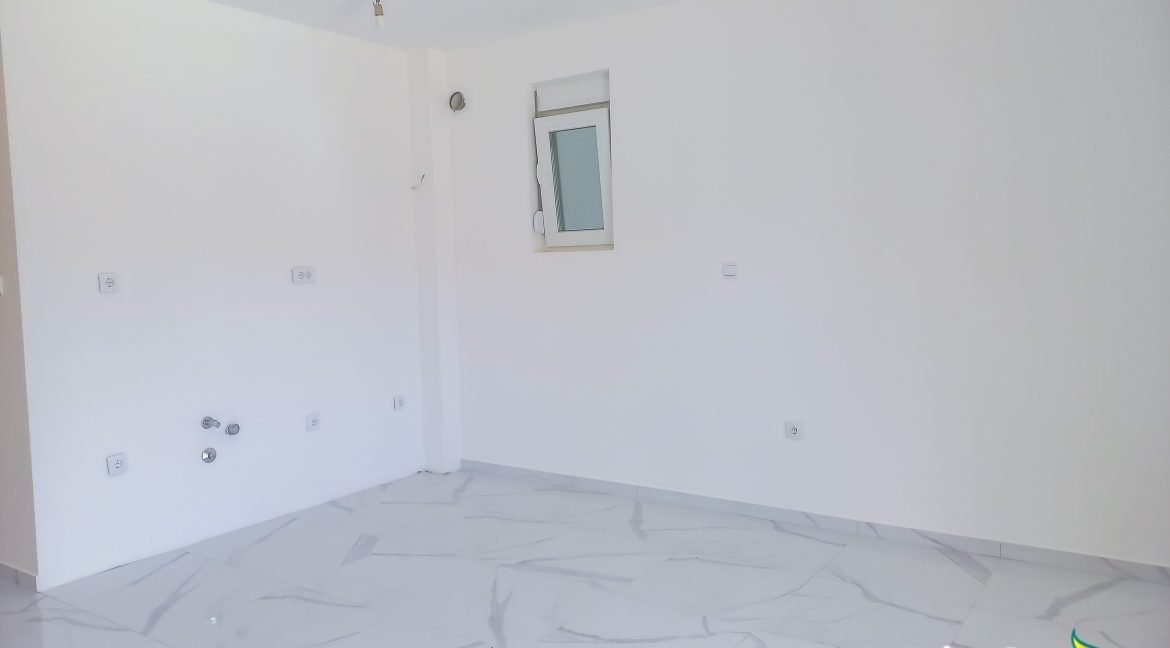 Trosobni TV-123827