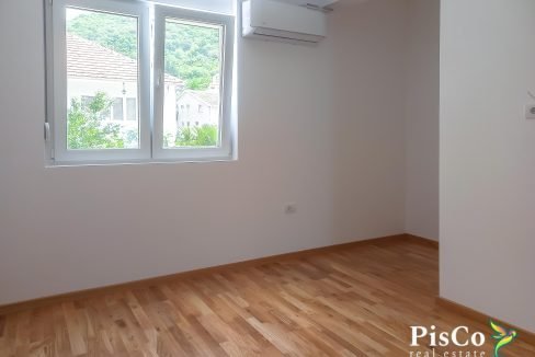 Trosobni TV-124006