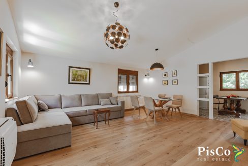 Minimalistički zen - Topla i udobna kuća, potpuno renovirana sa novim namještajem (1 of 28)