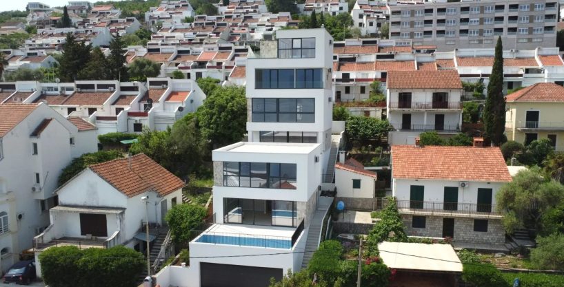 Na prodaju vila u Krašićima 200m2