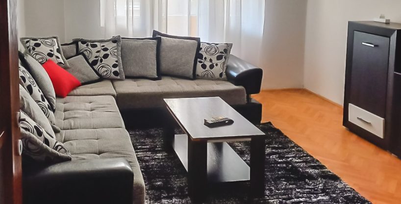 Izdaje se dvosoban stan u centru grada 65m2 2 Izdaje se dvosoban stan u centru grada 65m2