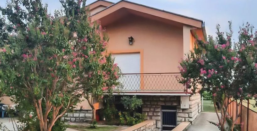 Izdaje se renovirana kuća u Tološima 90m2 8 Izdaje se renovirana kuća u Tološima 90m2