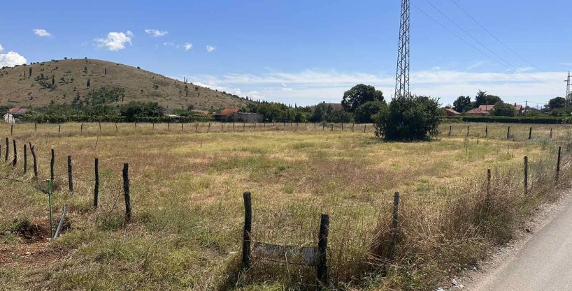Na prodaju lijep ravan plac u Dajbabama 1600m2