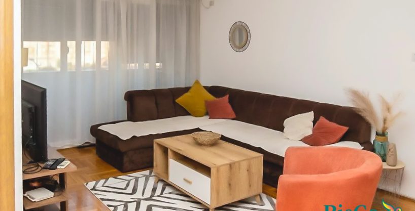 Namješten jednosoban stan iza Delte 42m2 sa parking mjestom 2 Namješten jednosoban stan iza Delte 42m2 sa parking mjestom