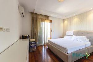 Izdaje se moderan četvorosoban stan u centru 135m2 7 Cetvorosoban stadion 12 of 13