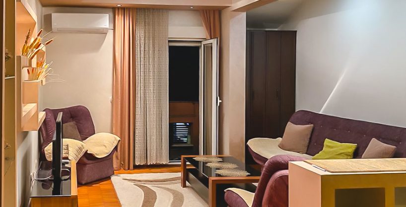 Izdaje se komforan jednosoban stan kod Vezirovog mosta 72m2