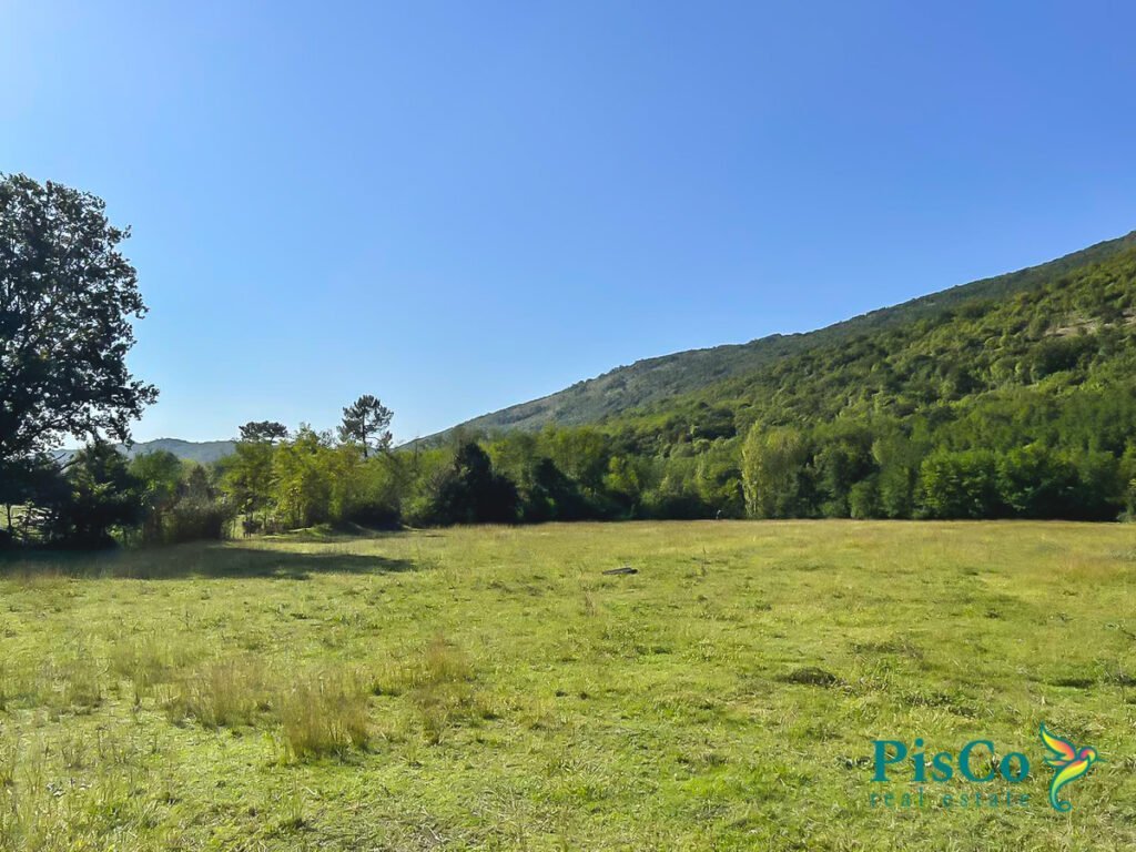 Plac Danilovgrad 1 of 2