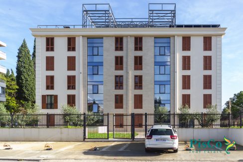 Trosoban iza stadiona (12 of 12)