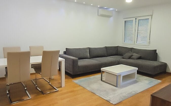 Izdaje se dvosoban lijepo opremljen stan u City Kvartu  65m2