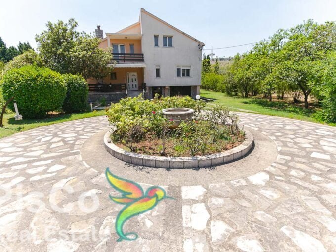 Topla prizemna kuca sa vrtom Izdavnje nekretnina Podgorca 13 of 19