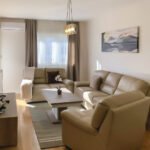 Izdaje se lijepo namješten dvosoban stan 70m2 u Central Point-u + garaža