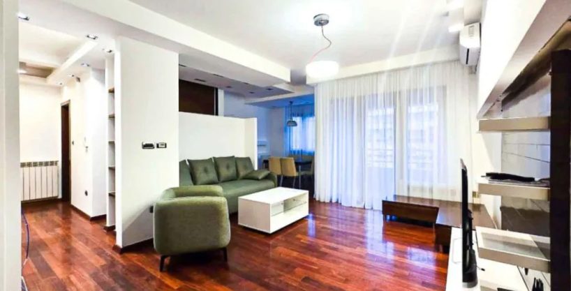 Izdaje se Dvosoban stan u ulici Džordža Vašingtona 95m2