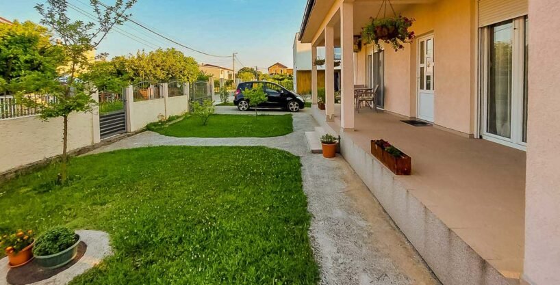 Trosobna moderna kuća u Tološima - Izdavanje kuća