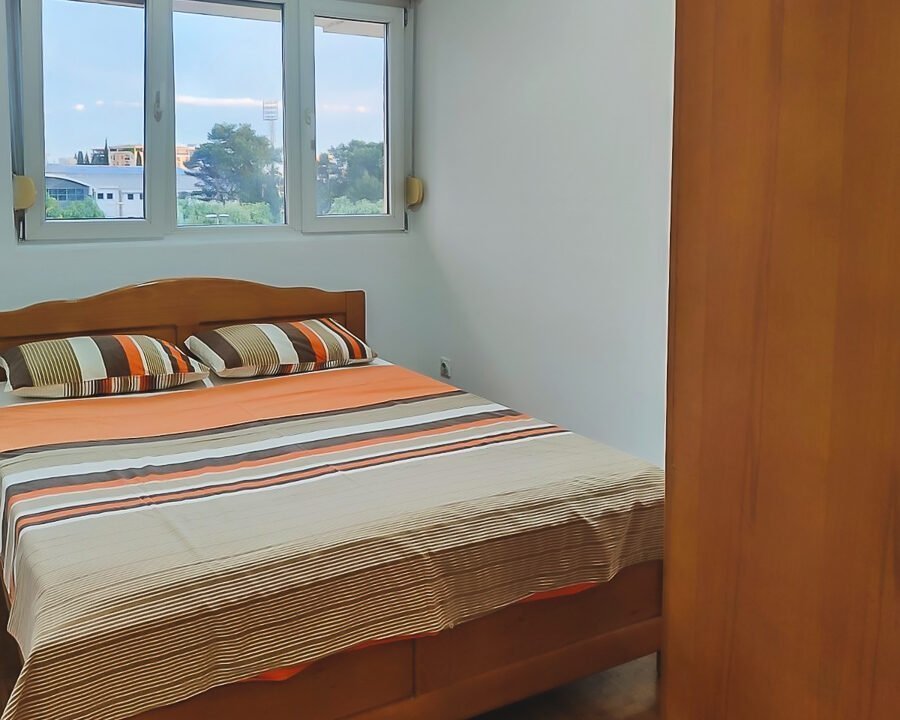 Jednosoban kod gimnazije (4 of 8)