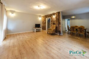 Izdaje se renovirana kuća u Tološima 180m2 5 Kuca tolosi 4 of 16