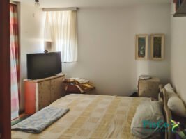 Na prodaju trosoban stan u Bloku V - 100m2