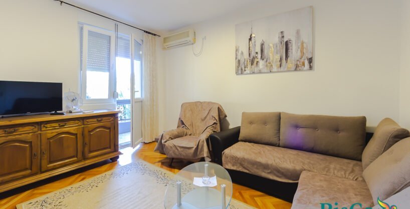 Izdaje se dvosoban stan Preko Morače 68m2 2 Izdaje se dvosoban stan Preko Morače 68m2