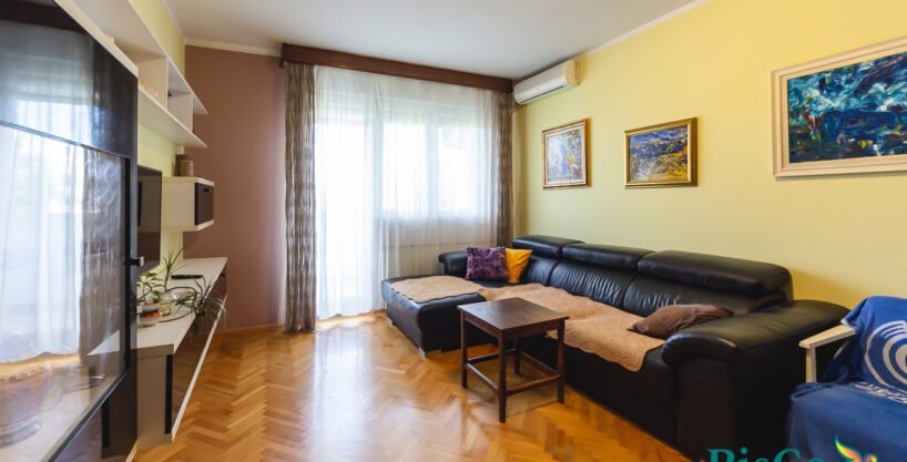 Izdaje se lijepo opremljen jednosoban stan 58m2 Preko Morače