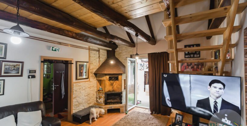 Prekrasna porodična kuća nadomak grada 5 Rusticna kuca sa predivnim dvoristem 1 of 1