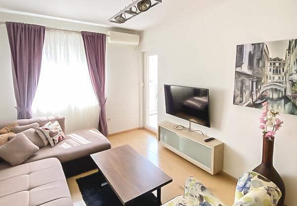 Izdaje se dvosoban stan u City kvartu 76m2