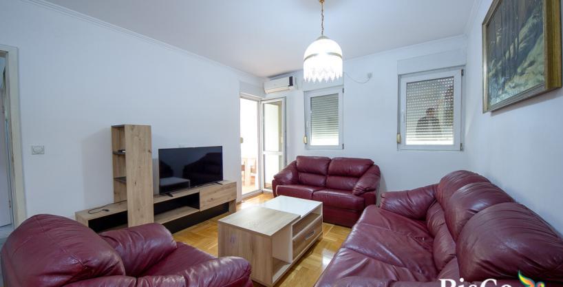 Izdaje se dvosoban stan, 62m2, Centar, Podgorica