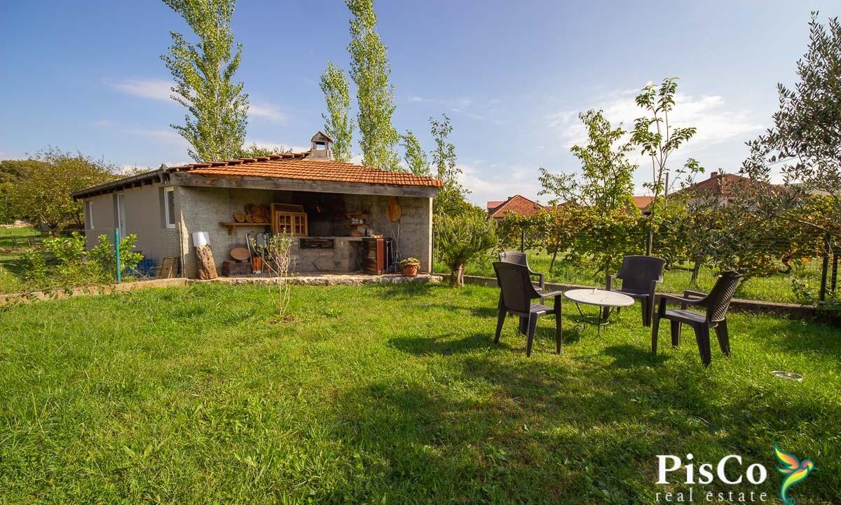 Izdavanje, Moderna petosobna kuća, 186m2, Tološi, Podgorica (41 of 42)