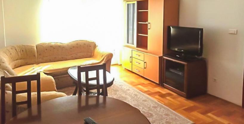 Izdaje se namješten stan u Bloku 9