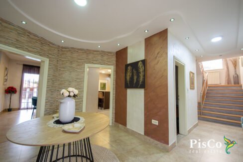 Luksuzna Dvospratna Kuća sa Bazenom, 330 m2, Zeta, Podgorica-0453