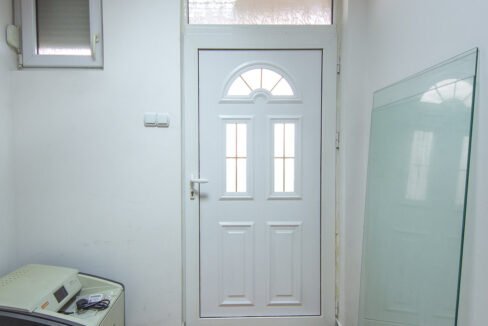 Poslovni prostor, 92m2, Blok 9, Podgorica, Izdavanje-0352