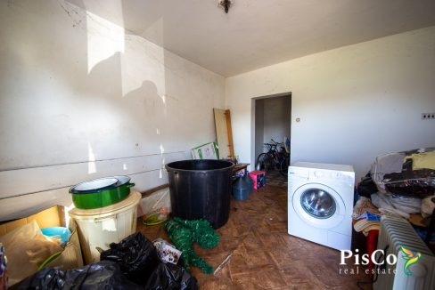 Dvospratna kuća, 170 m2, plac 1400 m2, Trebješko Naselje, Nikšić-0499