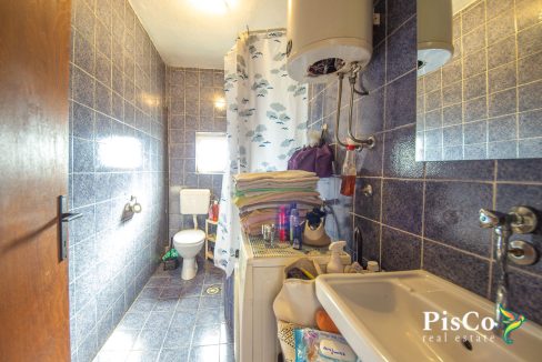 Dvospratna kuća, 170 m2, plac 1400 m2, Trebješko Naselje, Nikšić-0507